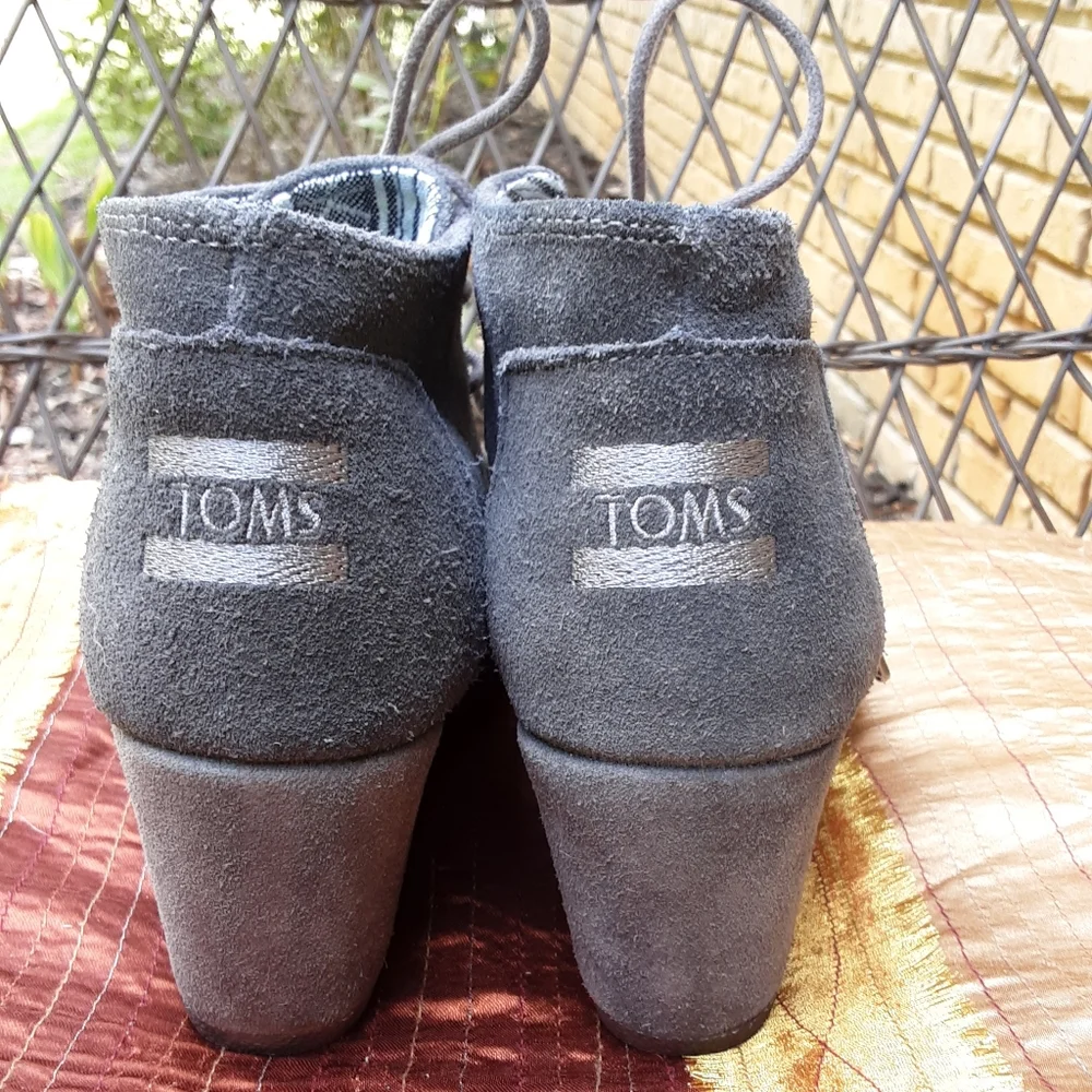 Toms Gray Lace Up Wedge Heel Bootie Size 6.